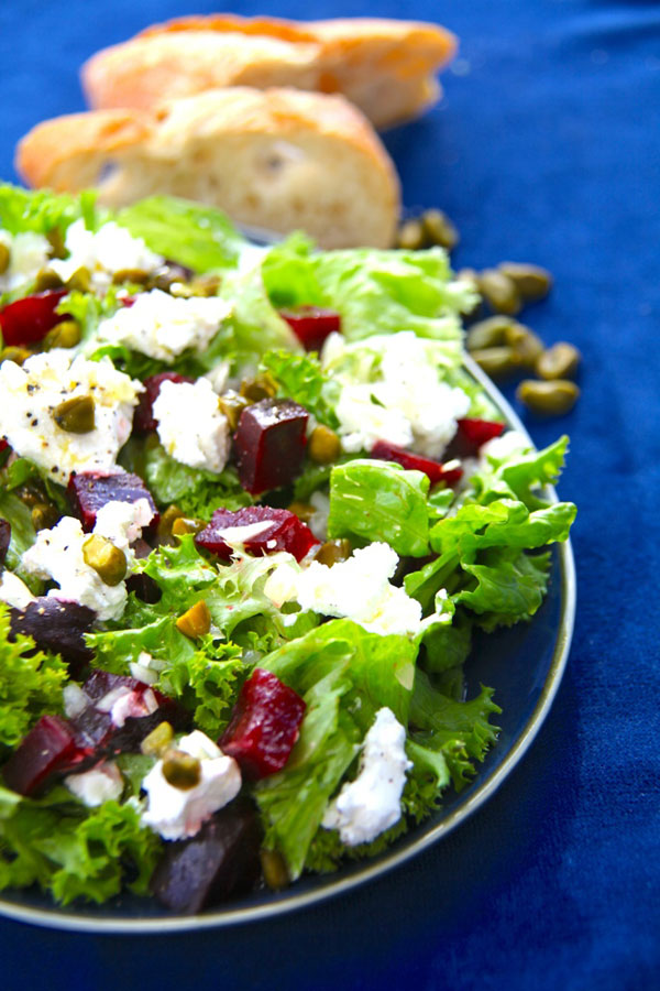 Salatplatte mit Ziegenkäse und Roter Bete - Pfeffer, Salz – fertig!
