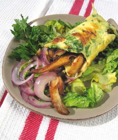 Pilz-Omelette mit gebutterten Salatherzen