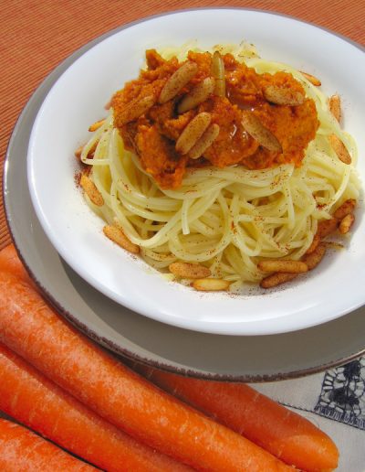 Spaghetti mit Möhrenpesto
