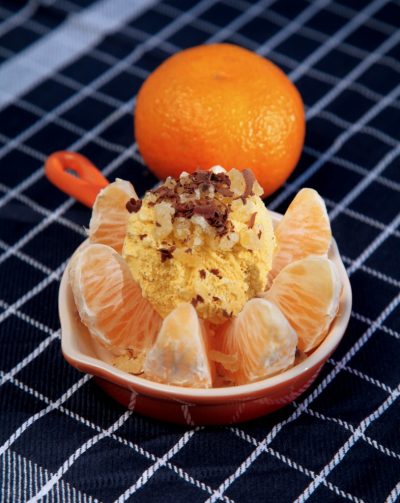 Vanilleeis auf Clementine mit Ingwer und Schoko