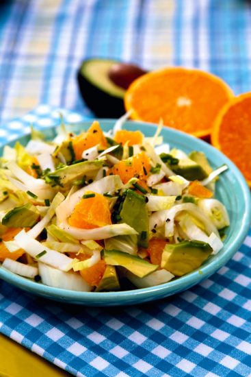 Salat mit Avocado und Orange